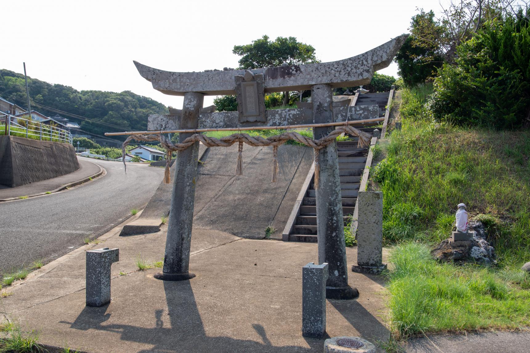 牛がのんびりと暮らす長島に上陸-0