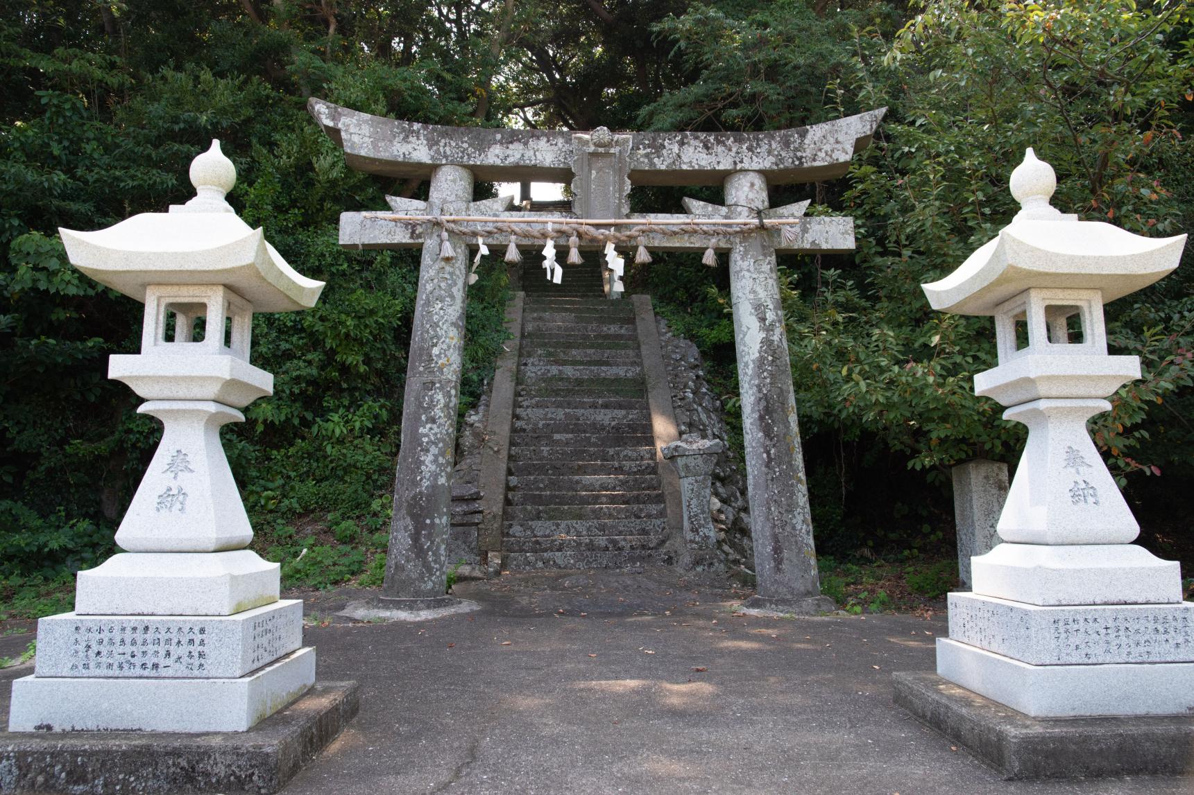 大島神社と大島海水浴場がある島の東側へ移動-0