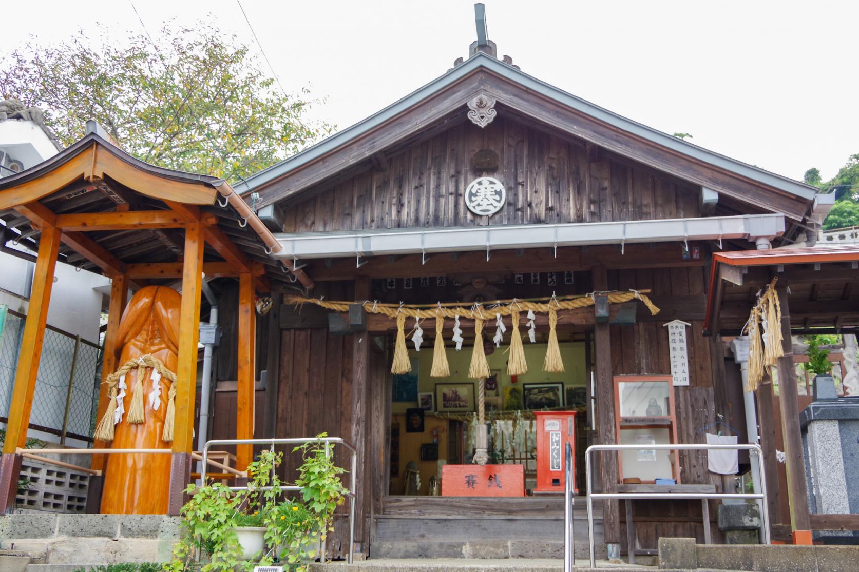 あのインパクト大「塞神社」ではオモシロお菓子はいかが？-0