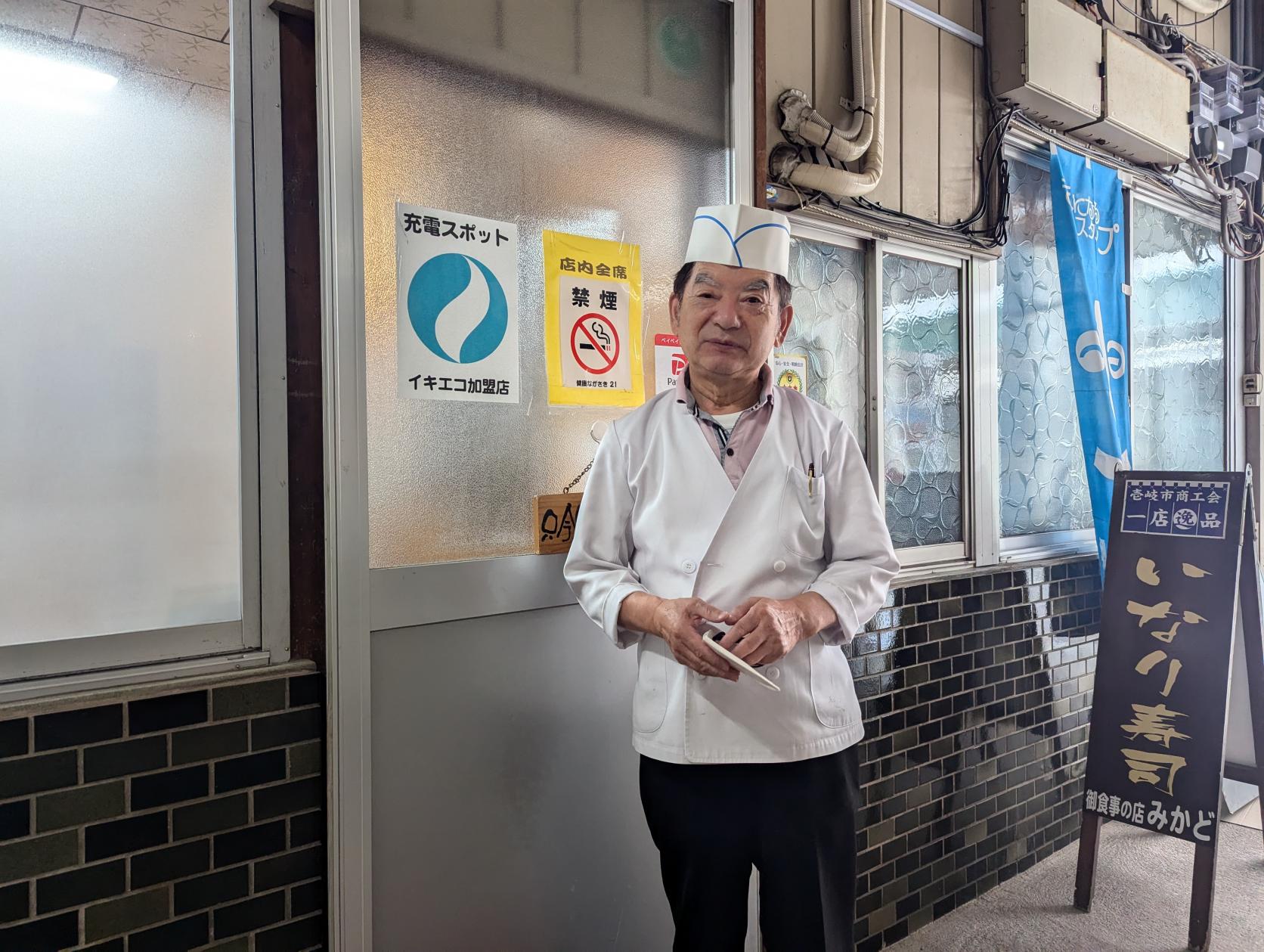 島民に愛されて５０年以上。うどん屋が作る、大きな「いなり寿司」-3