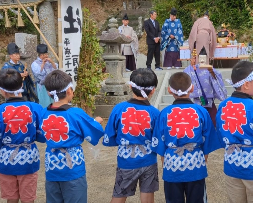 「餅まき」の時間！お餅や飴のありがたい争奪戦-1