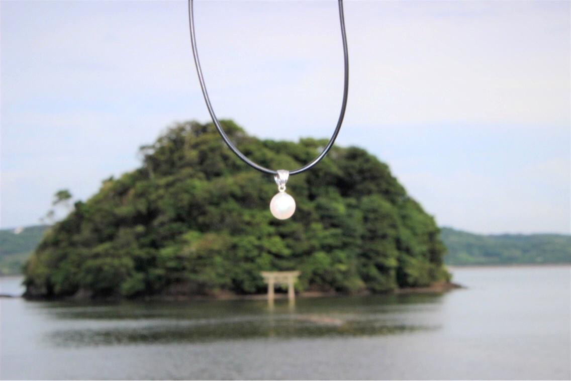 小島神社が浮かぶ内海湾で生まれた真珠-0