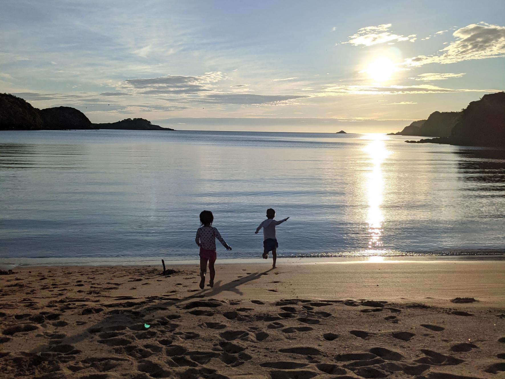 島民は夕方に泳ぐってホント？