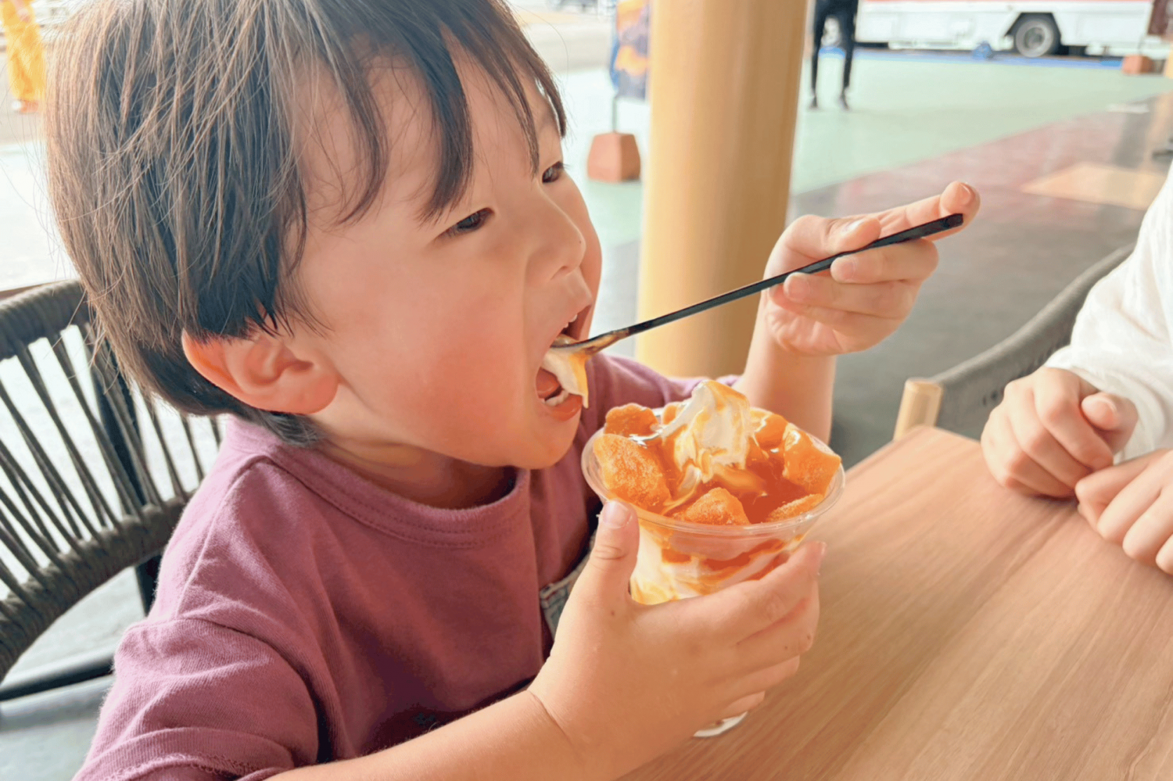 ぼくはマンゴーパフェを食べたよ！