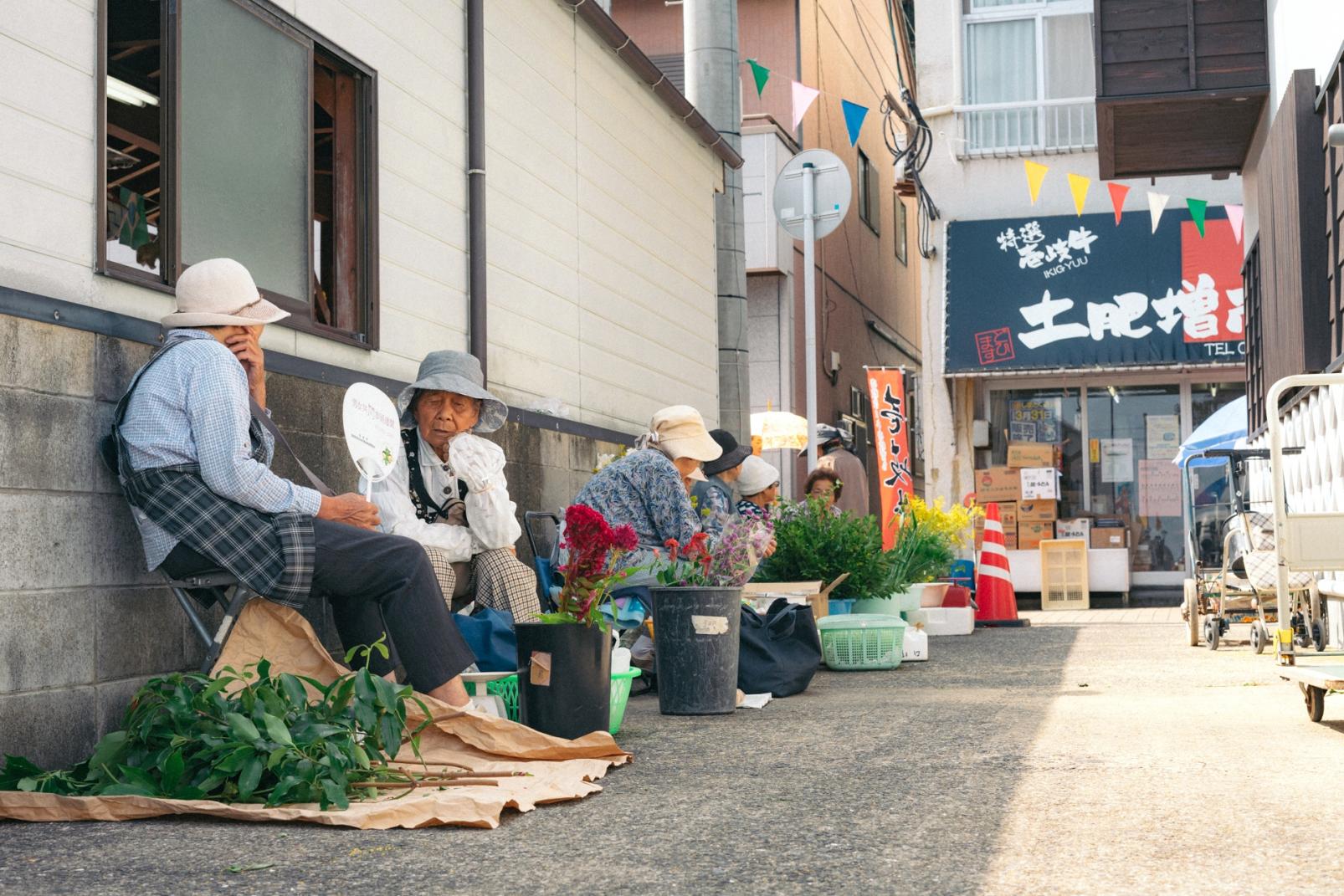 勝本朝市