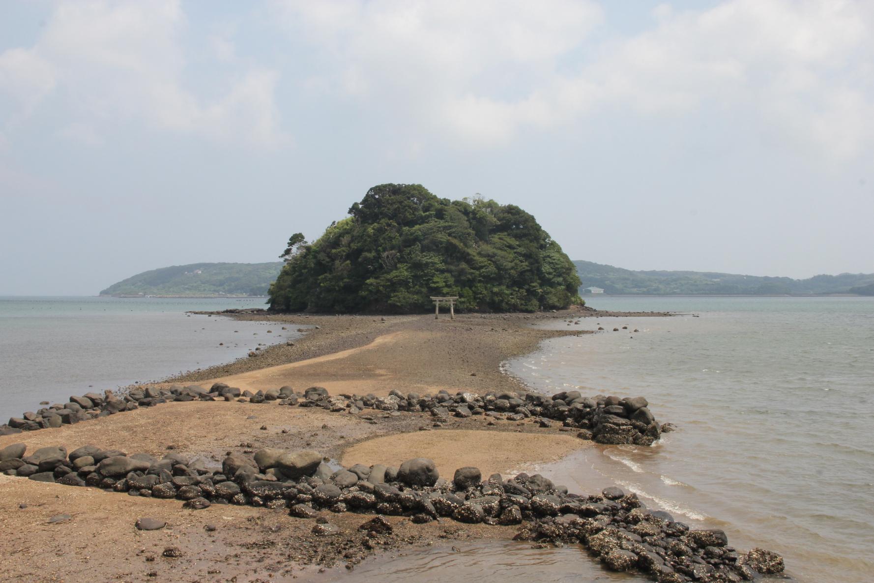 海から参道が現れる「小島神社」は、人気のパワースポット！-2