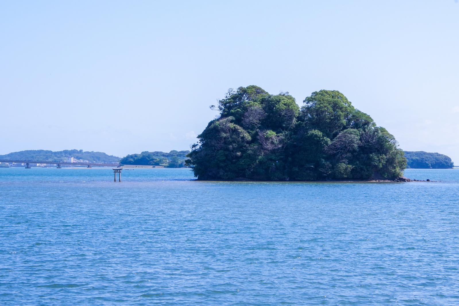 海から参道が現れる「小島神社」は、人気のパワースポット！-6