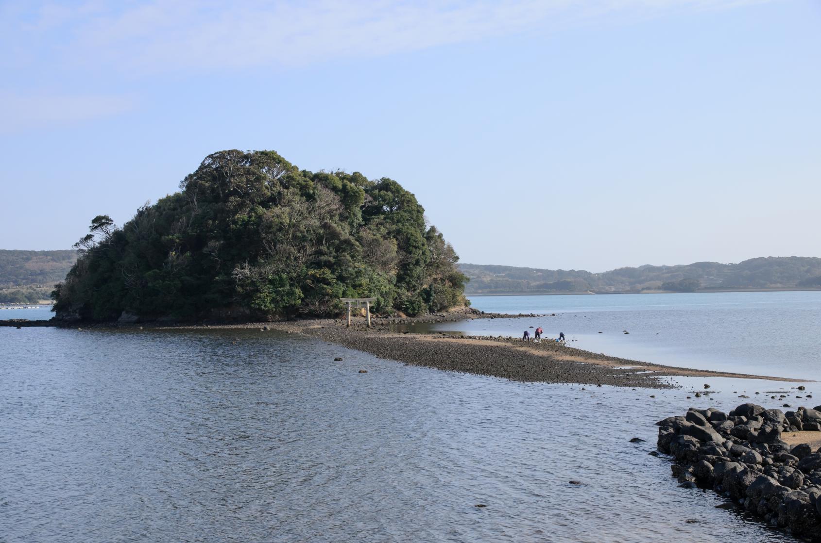 海から参道が現れる「小島神社」は、人気のパワースポット！-0