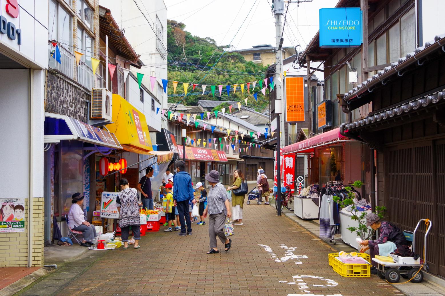 遠く江戸時代から！地元の産物の交換から始まった朝市-0