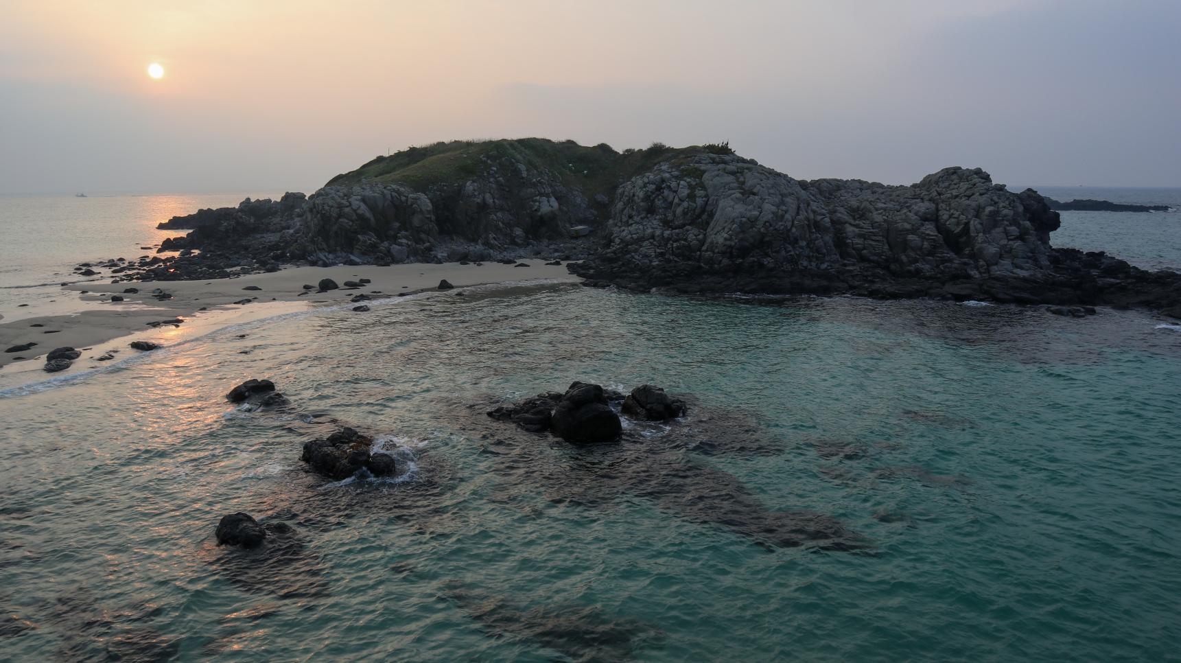 神々しい輝きに感動!!「乙島の浜」から望む朝日-0