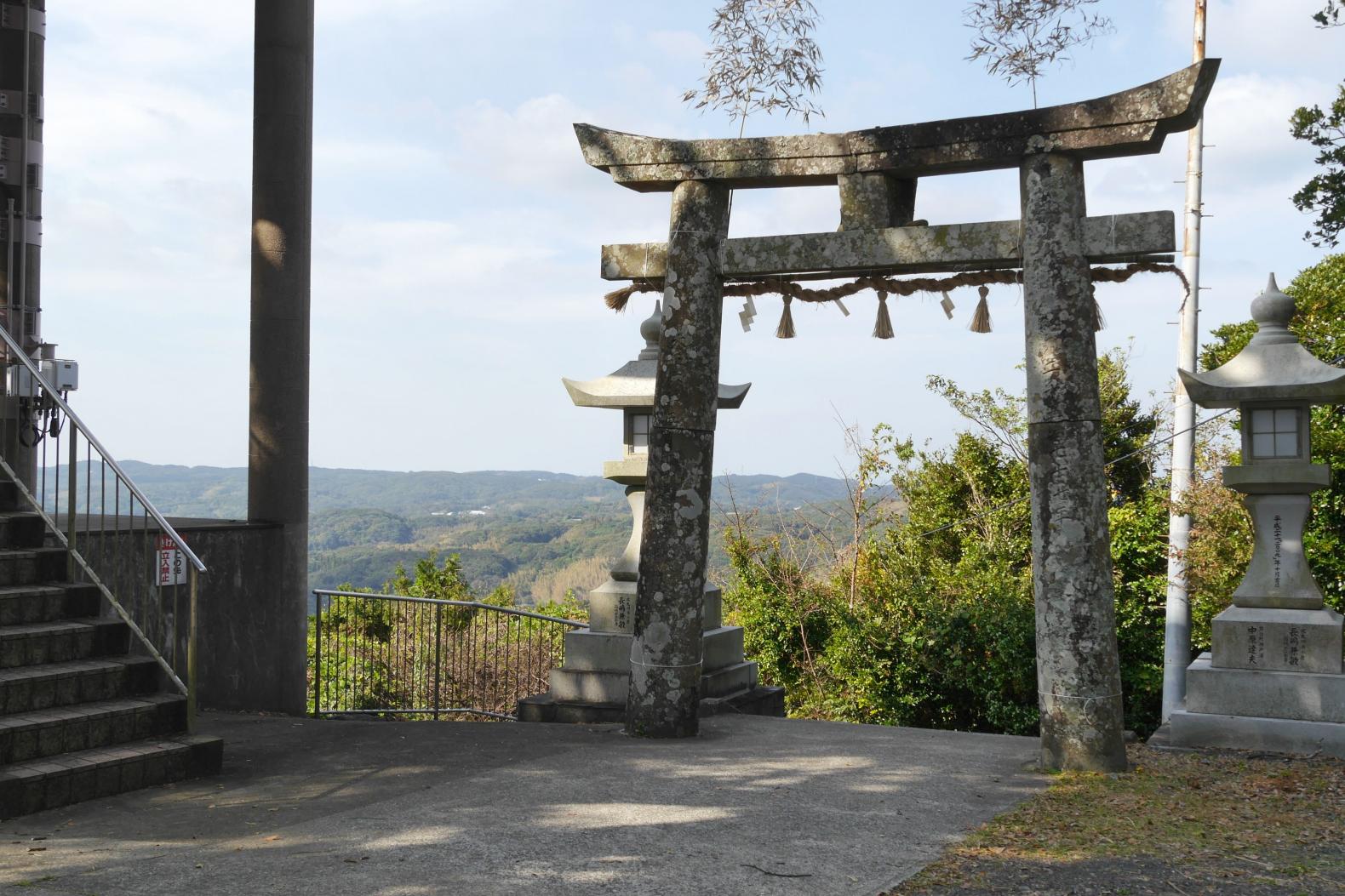 神聖な空気を味わえる男嶽神社-3