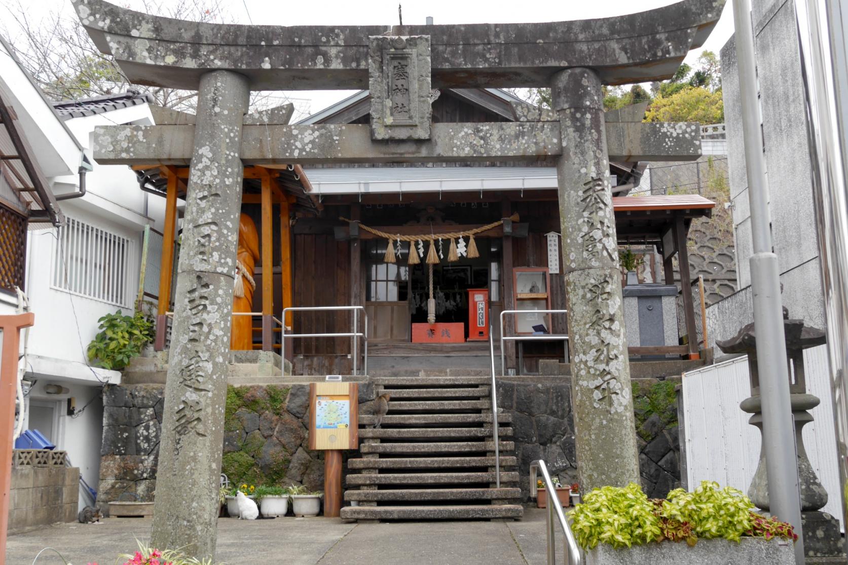 巨大なシンボルが鎮座する塞神社-1