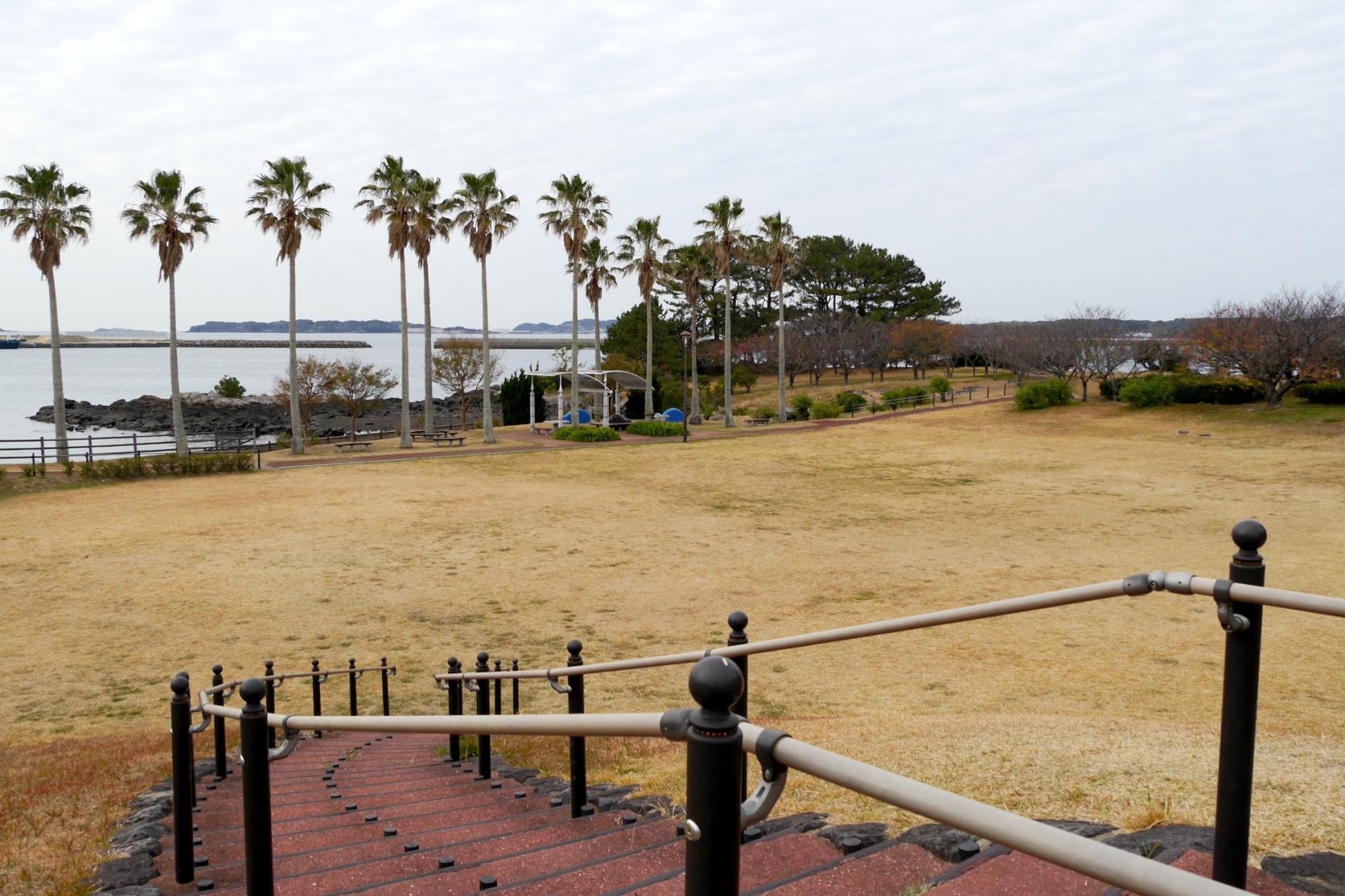 郷ノ浦港から徒歩10分ほどで行ける弁天崎公園-2