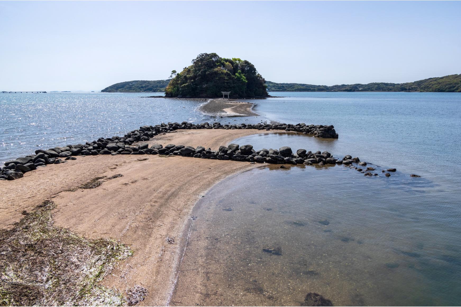 月の引力に導かれ参道が現れる神宿る島-2