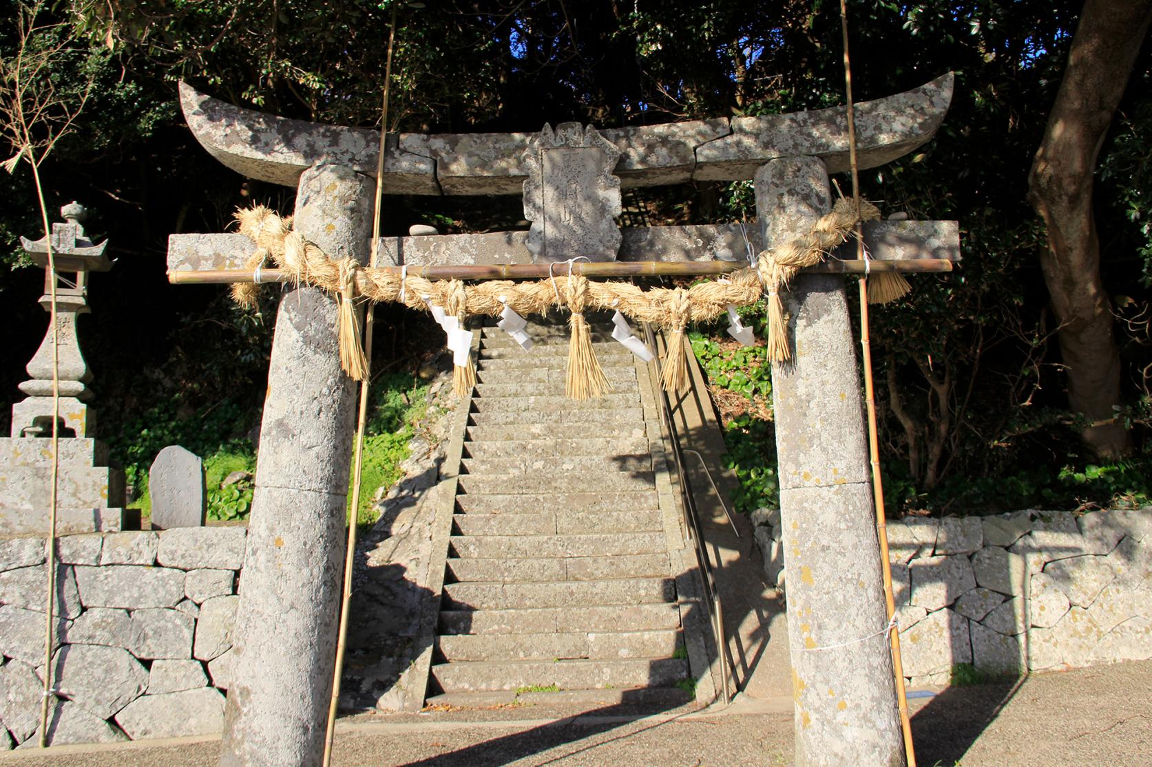 ⑭志自岐神社（しじきじんじゃ）-1