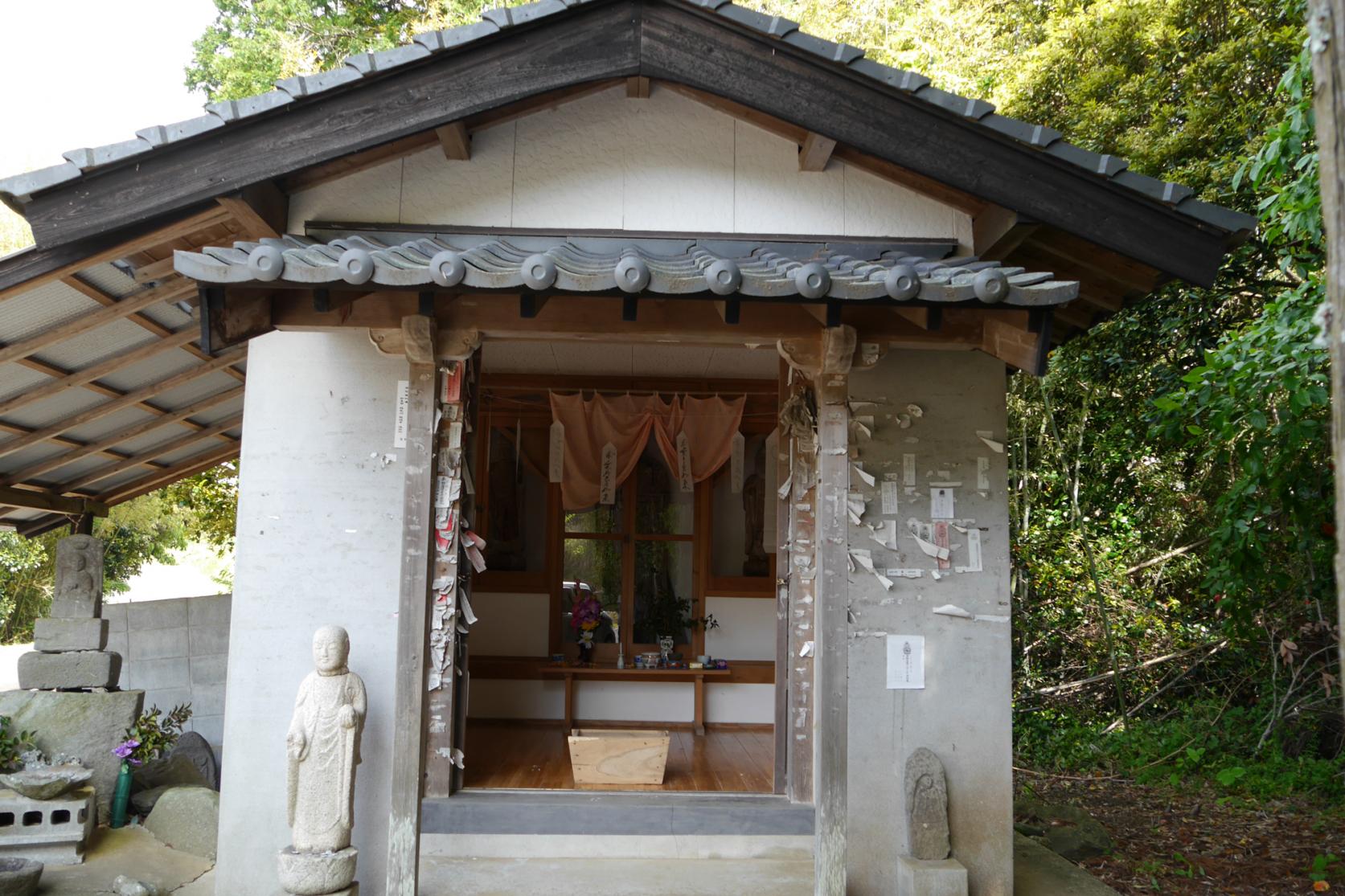 長泉寺跡のマリア観音-1